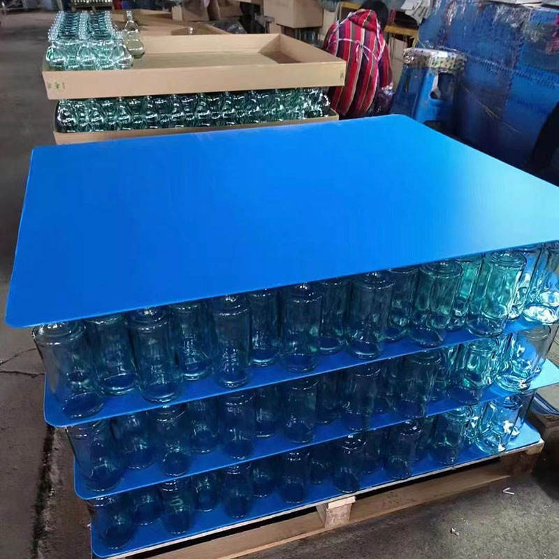 Sustainable Packaging with Reusable Plastic Layer Pads