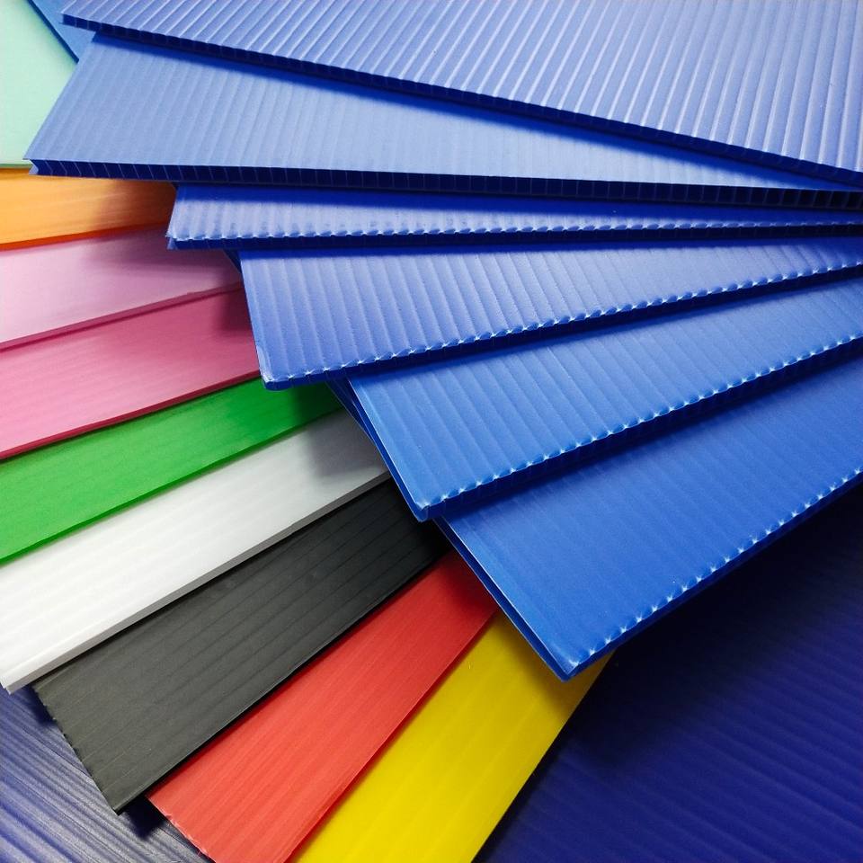 How OEM Manufacturers Produce Custom Corrugated Plastic Products